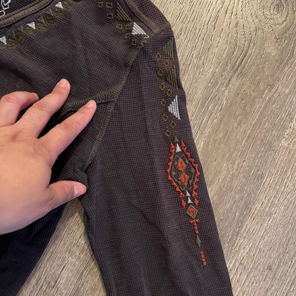 Sundance Fayette Floral Henley in brown - Picture 6 of 9